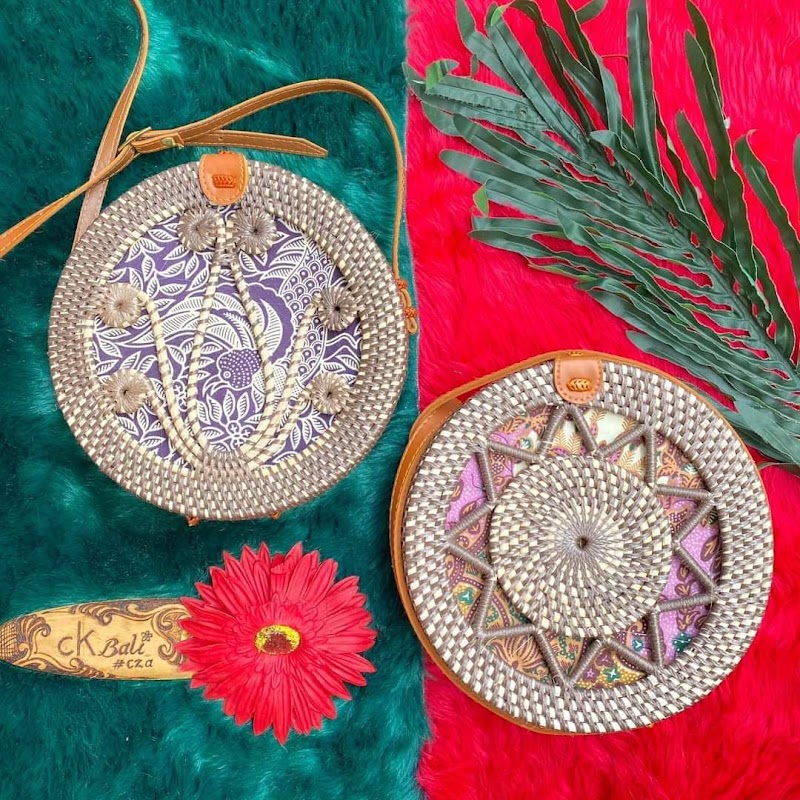 Tas Bundar Rotan Lapis Batik