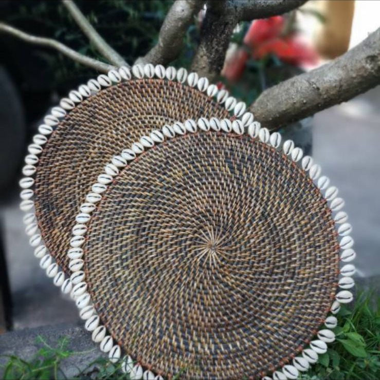 Tatakan Rotan Hias Kerang